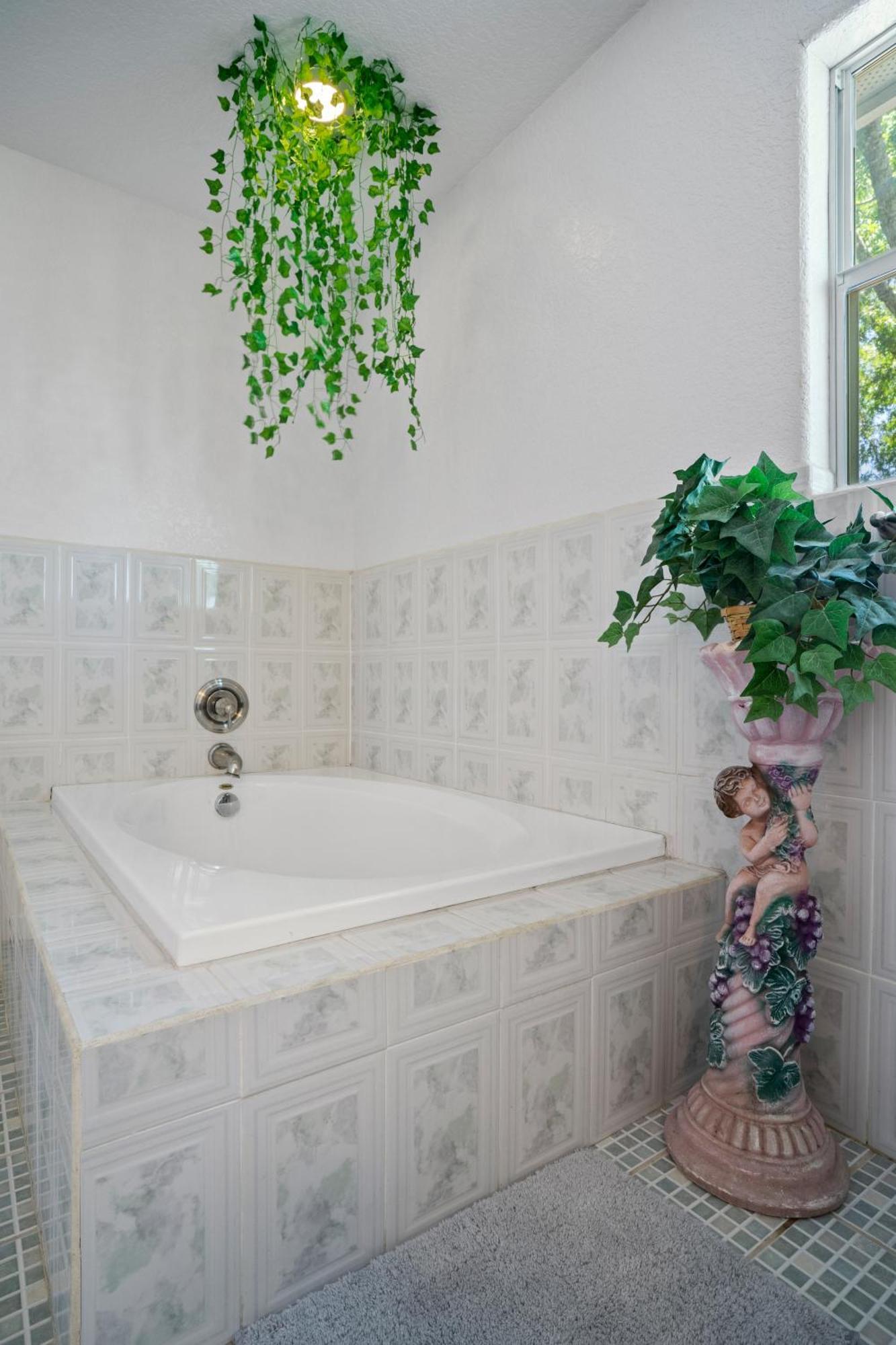 Bamboo Oasis-Relaxing Hot Tub-Family Time Villa San Antonio Eksteriør billede